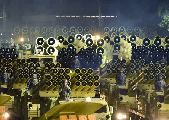 Triều Tiên khoe dàn khí tài cực khủng trong lễ duyệt binh lúc 0h ảnh 26