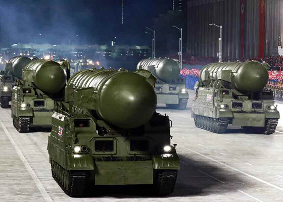 Triều Tiên khoe dàn khí tài cực khủng trong lễ duyệt binh lúc 0h ảnh 29