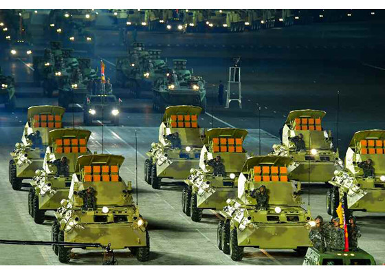 Triều Tiên khoe dàn khí tài cực khủng trong lễ duyệt binh lúc 0h ảnh 19