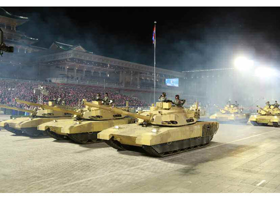 Triều Tiên khoe dàn khí tài cực khủng trong lễ duyệt binh lúc 0h ảnh 17