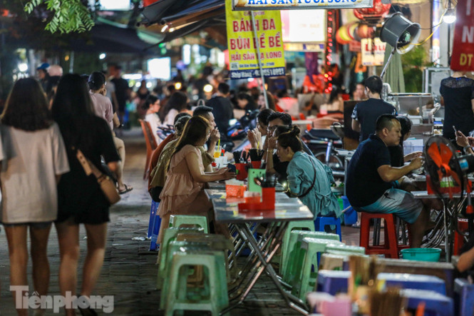 Cận cảnh những tuyến phố sẵn sàng 'sống xuyên đêm' ở Hà Nội ảnh 10