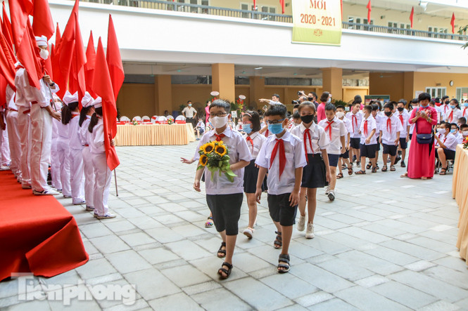 Lễ khai giảng đặc biệt tại ngôi trường trăm tuổi ở Hà Nội ảnh 16