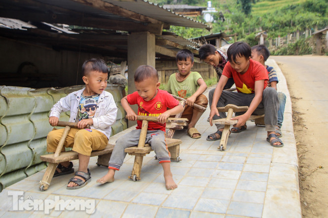 Nín thở thú trượt xe tự chế của các ‘tay đua nhí’ vùng cao ảnh 1