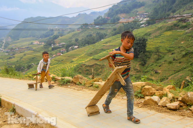 Nín thở thú trượt xe tự chế của các ‘tay đua nhí’ vùng cao ảnh 9