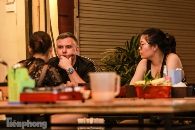 Cận cảnh những tuyến phố sẵn sàng 'sống xuyên đêm' ở Hà Nội ảnh 11