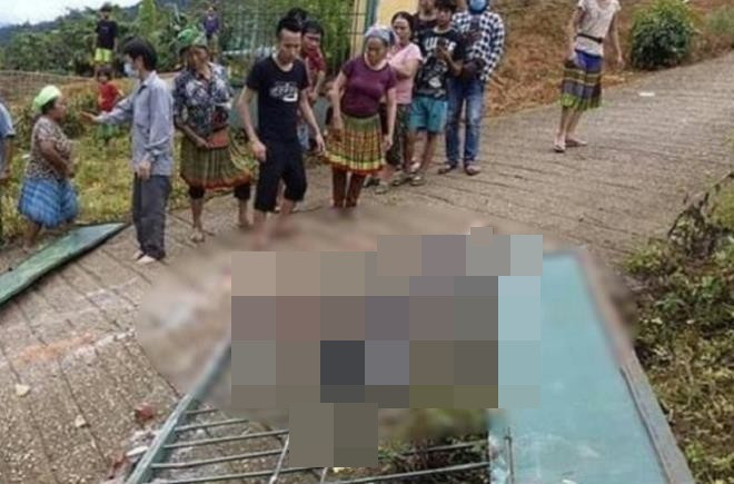 Cổng trường mầm non đổ sập làm 3 cháu nhỏ tử vong ảnh 1