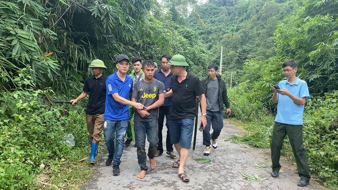 200 công an, biên phòng vây bắt kẻ ném 20 bánh heroin bỏ trốn vào rừng ảnh 2