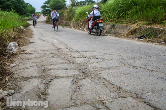 Hầm chui nhếch nhác, chằng chịt ổ gà trên đường gom Đại lộ Thăng Long ảnh 8