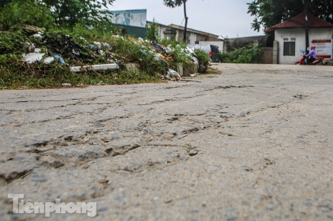 Hầm chui nhếch nhác, chằng chịt ổ gà trên đường gom Đại lộ Thăng Long ảnh 10