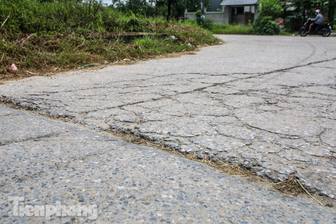 Hầm chui nhếch nhác, chằng chịt ổ gà trên đường gom Đại lộ Thăng Long ảnh 7