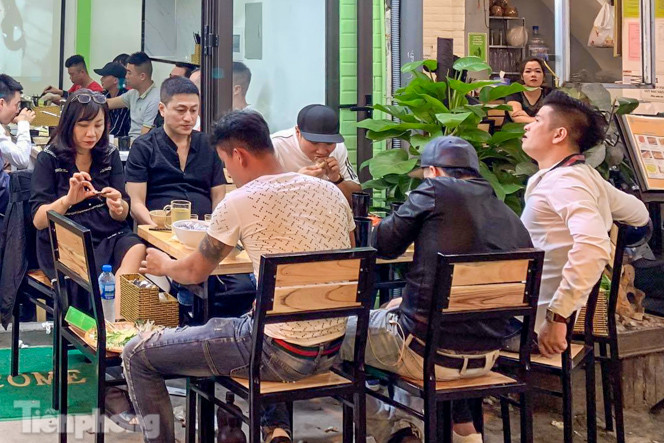 Cận cảnh những tuyến phố sẵn sàng 'sống xuyên đêm' ở Hà Nội ảnh 12