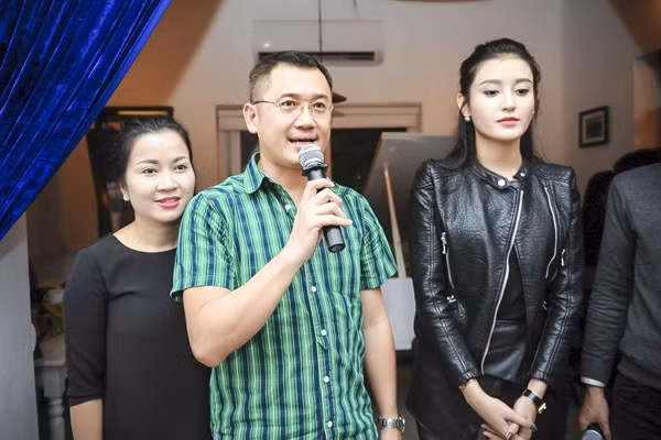 Huyền My khoe ảnh bố thời trẻ 'chất chơi' như ngôi sao nhạc rock khiến fans 'phát sốt' ảnh 6