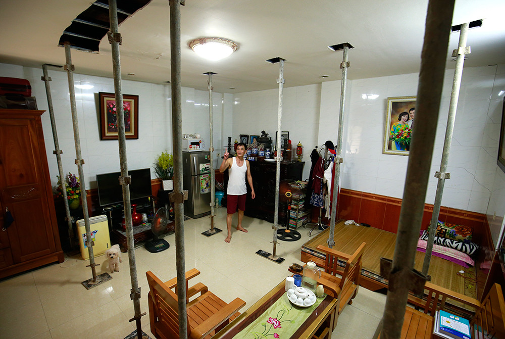 Những ngôi nhà ‘chống nạng’ ở Hà Nội ảnh 4