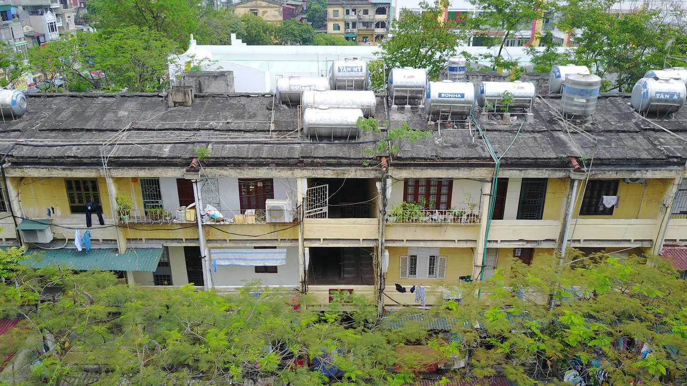 Cận cảnh các chung cư trước nguy cơ đổ sập bất cứ lúc nào ở Hà Nội ảnh 26