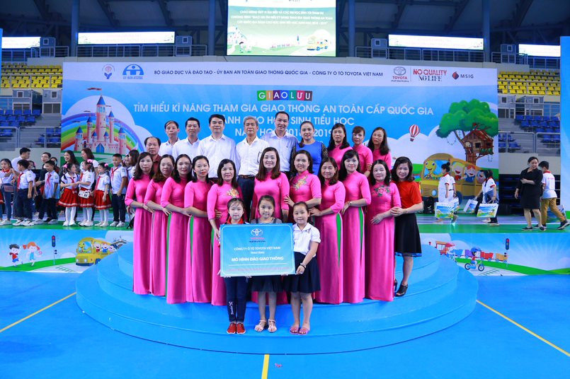 Chương trình Toyota cùng em học ATGT năm học 2018 - 2019 Trẻ em hưởng ứng Chương trình giáo dục An toàn giao thông ảnh 1