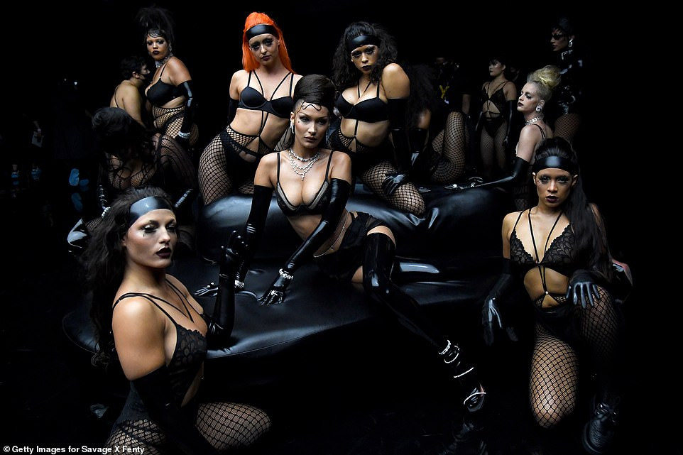 Bella Hadid, Irina Shayk và Cara Delevingne quy tụ trong đêm hội nội y của Rihanna ảnh 6