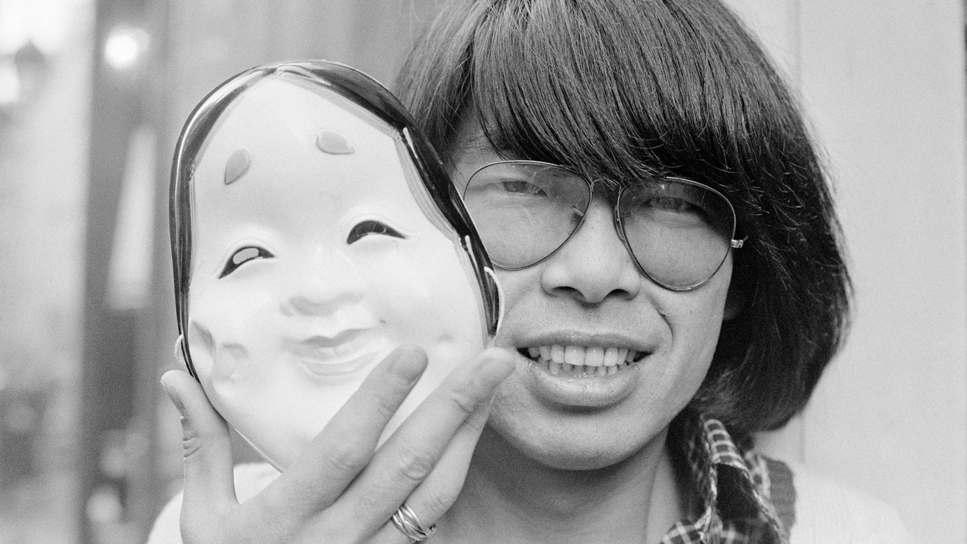 'Huyền thoại' thời trang Nhật Bản Kenzo Takada qua đời vì COVID-19 ảnh 1