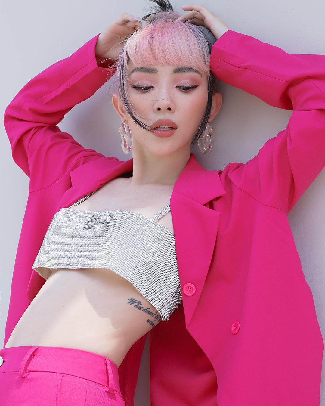 Tóc Tiên chê eo ‘con kiến’, tiết lộ 'vòng eo con người' của mình ảnh 4