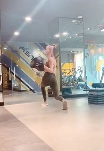 Tóc Tiên chê eo ‘con kiến’, tiết lộ 'vòng eo con người' của mình ảnh 8