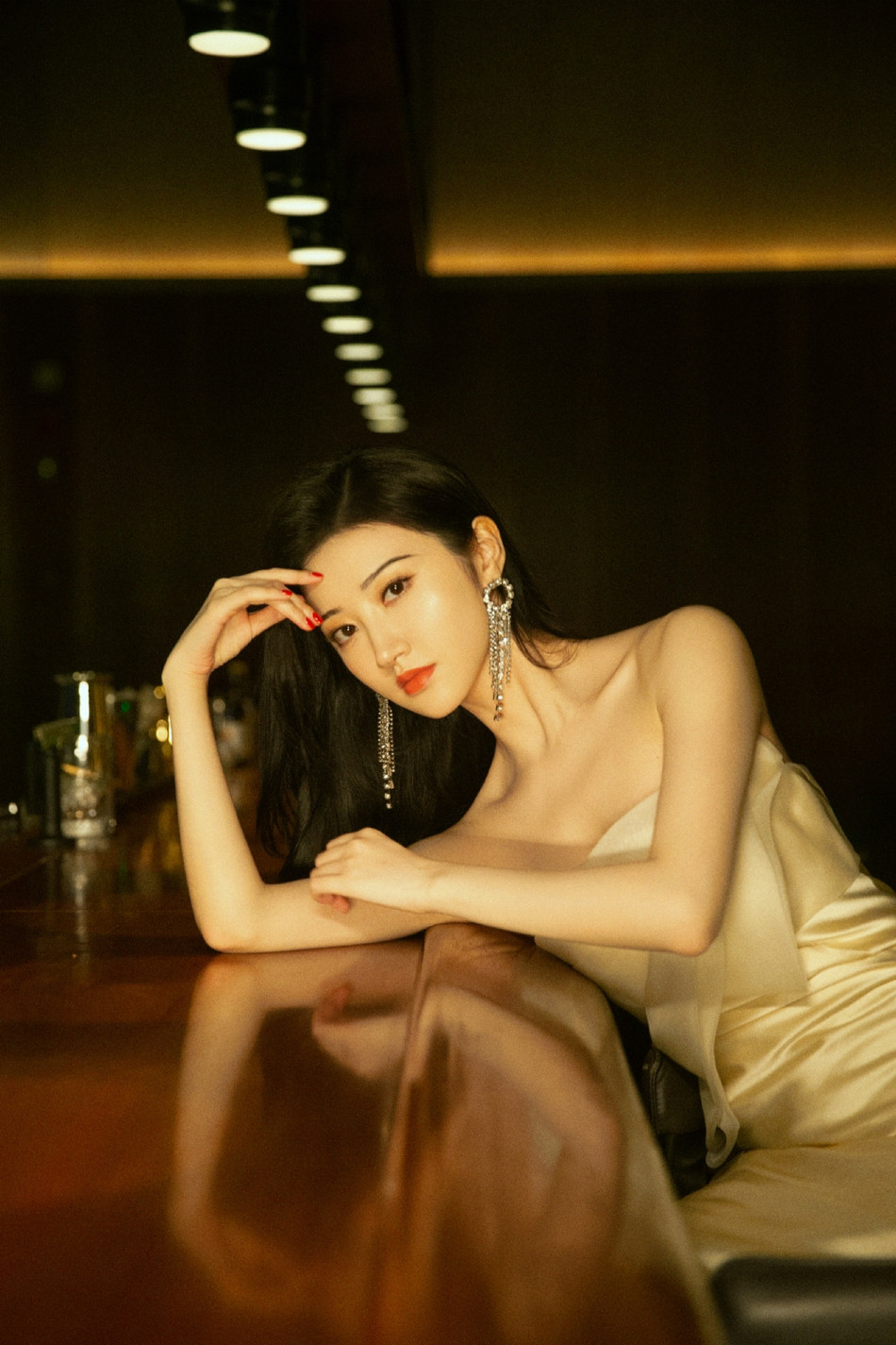 ‘Đệ nhất mỹ nữ Bắc Kinh’ Cảnh Điềm quyến rũ với đầm quây, vai trần nuột nà ảnh 4