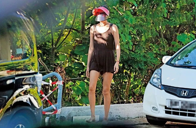 Người tình 'vụng trộm' của Thành Long lần hiếm hoi khoe thân hình tuổi 47 gây ‘sốt’ ảnh 6