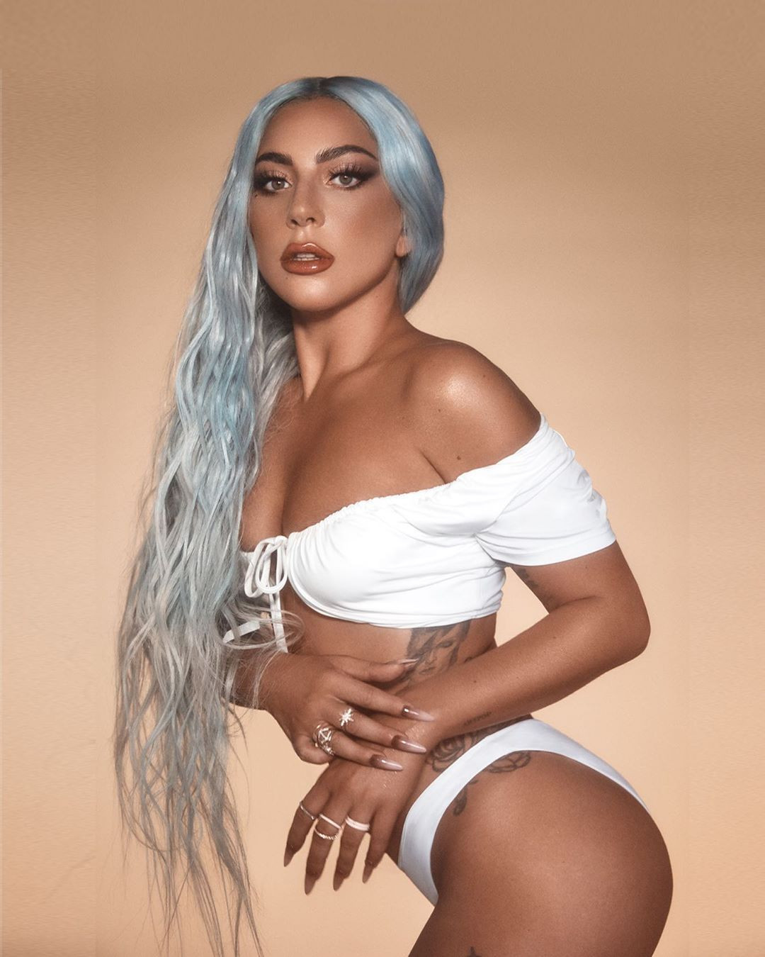 Lady Gaga bán nude táo bạo, khoe đường cong ‘bỏng mắt’ ảnh 2