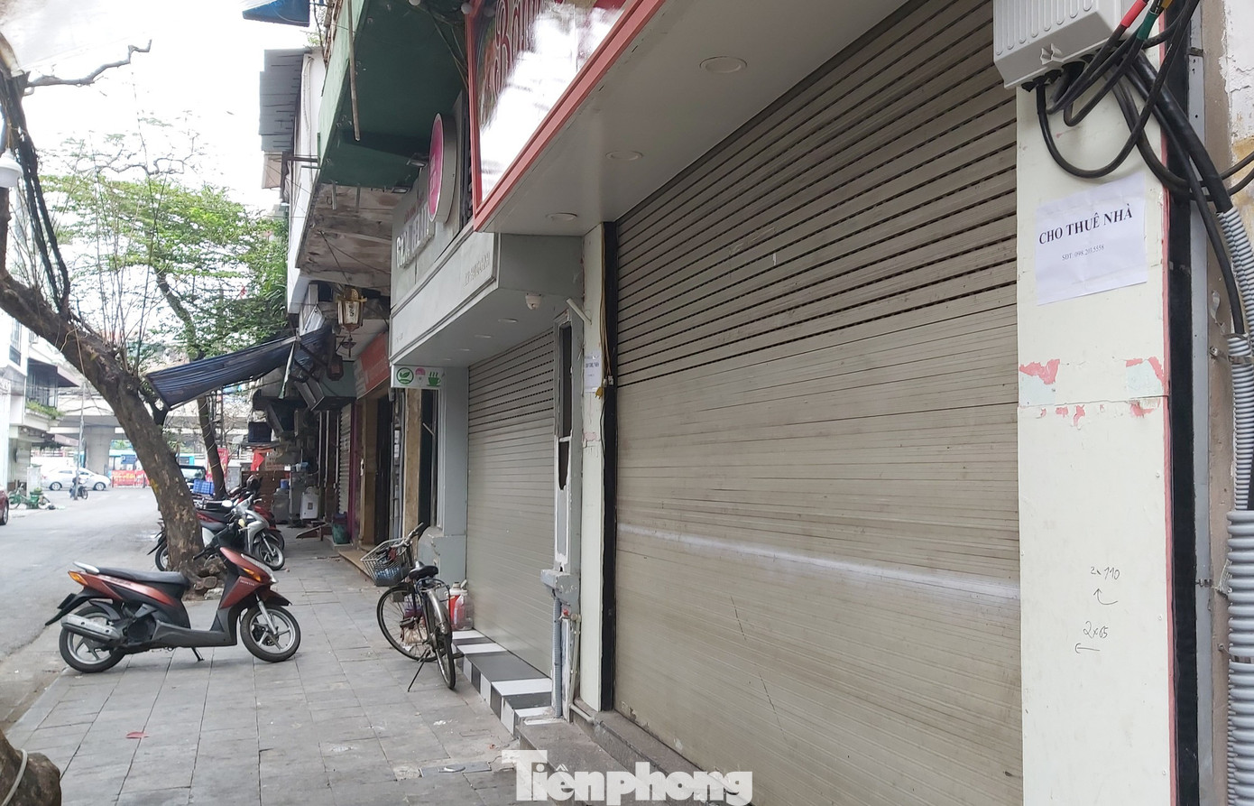 Hàng loạt khách sạn, cửa hàng Hà Nội treo biển cho thuê sau Tết ảnh 7