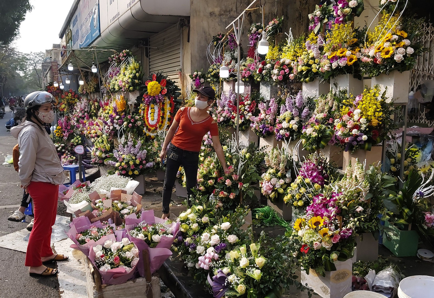 Ngày 8/3, hoa tại Hà Nội giảm giá mạnh vẫn ít người mua ảnh 3