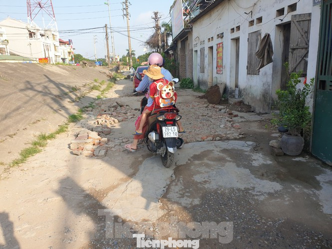 Đường nhằng nhịt 'ổ trâu' giữa Thủ đô: Dân mòn mỏi chờ sửa ảnh 2