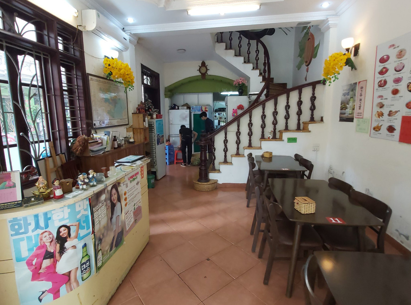 Người Hàn Quốc tại Hà Nội tích trữ thực phẩm, hạn chế đến nơi công cộng ảnh 6