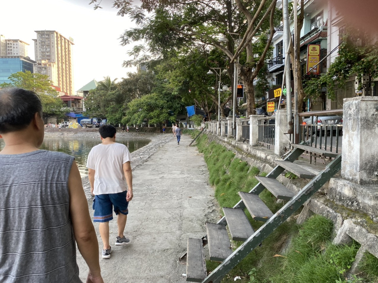 Công an phường dẹp nửa chừng, dân nơm nớp lo dịch ảnh 4