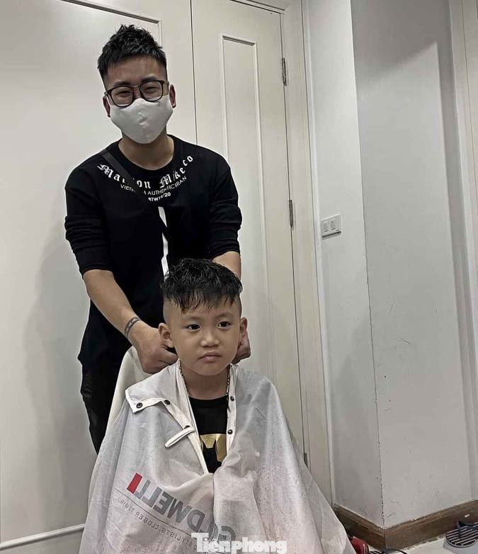 Dịch vụ cắt tóc lưu động nở rộ trong dịch COVID-19 ảnh 1