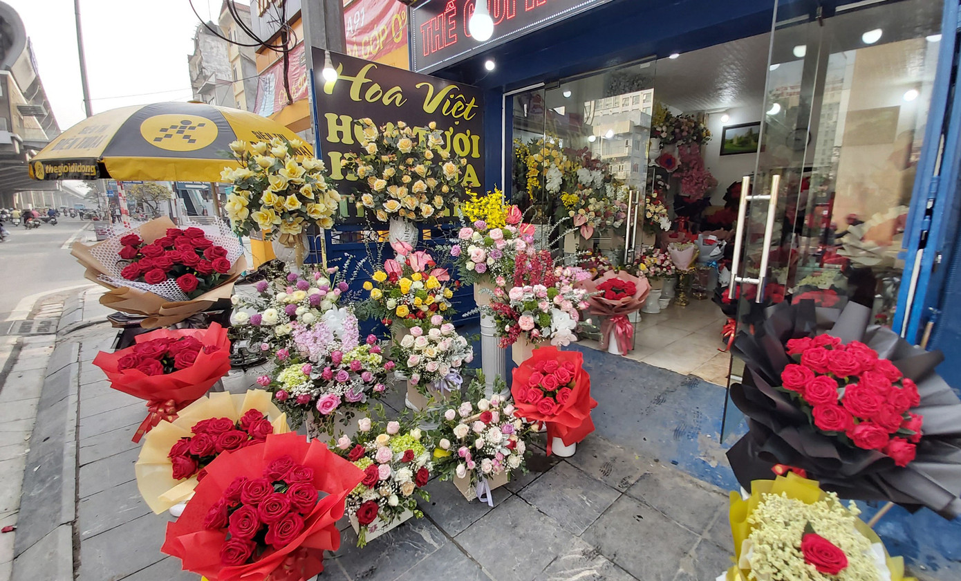 Ngày 8/3, hoa tại Hà Nội giảm giá mạnh vẫn ít người mua ảnh 5