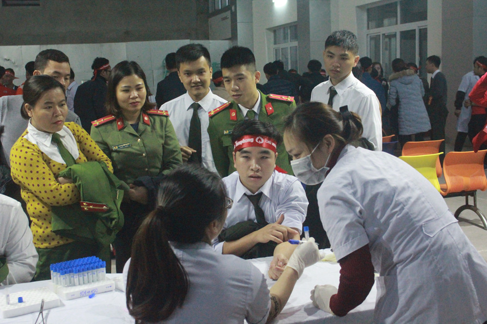 Hơn 1000 tình nguyện viên Ninh Bình hưởng ứng Chủ nhật Đỏ ảnh 5