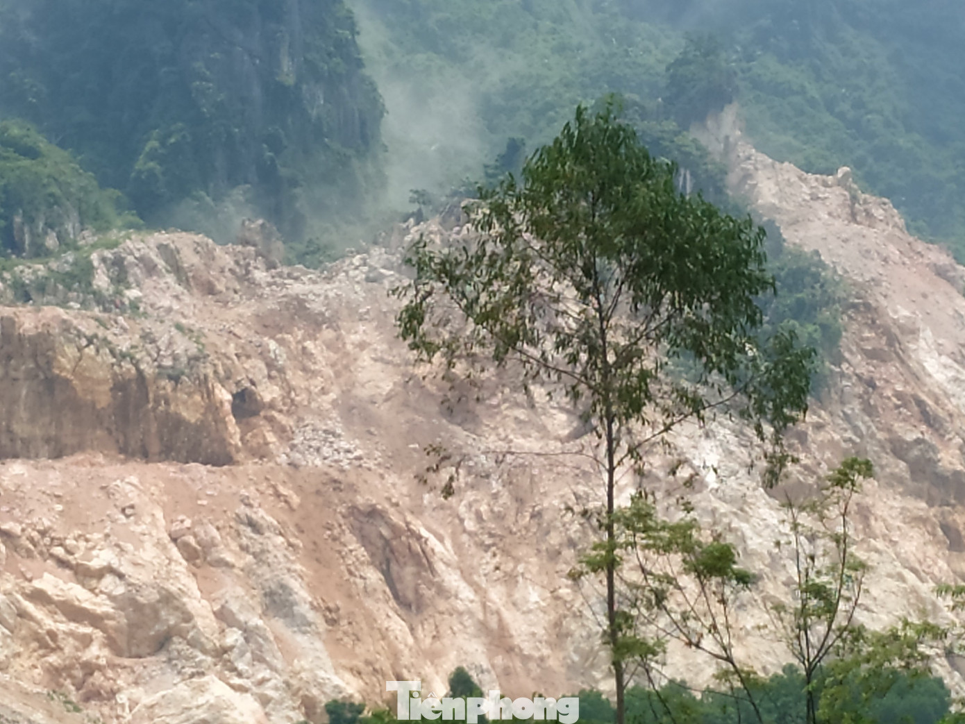 Khu dân cư ở Hòa Bình khốn khổ vì công trường khai thác đá nổ mìn ngày đêm ảnh 2