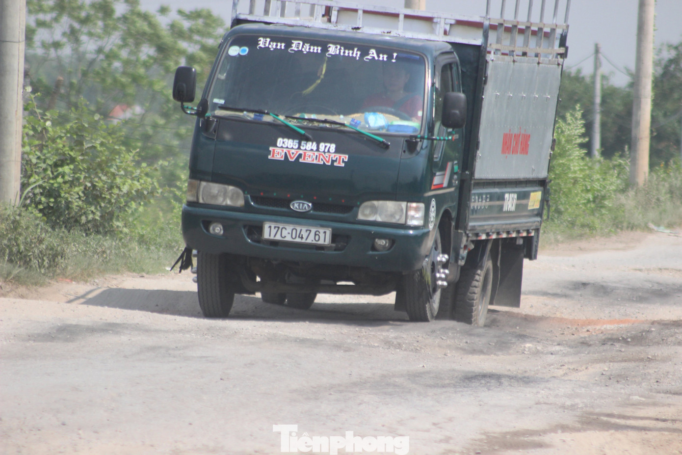Xe quá tải, cơi nới tung hoành, tàn phá đê sông Hồng đoạn qua Hà Nội ảnh 8