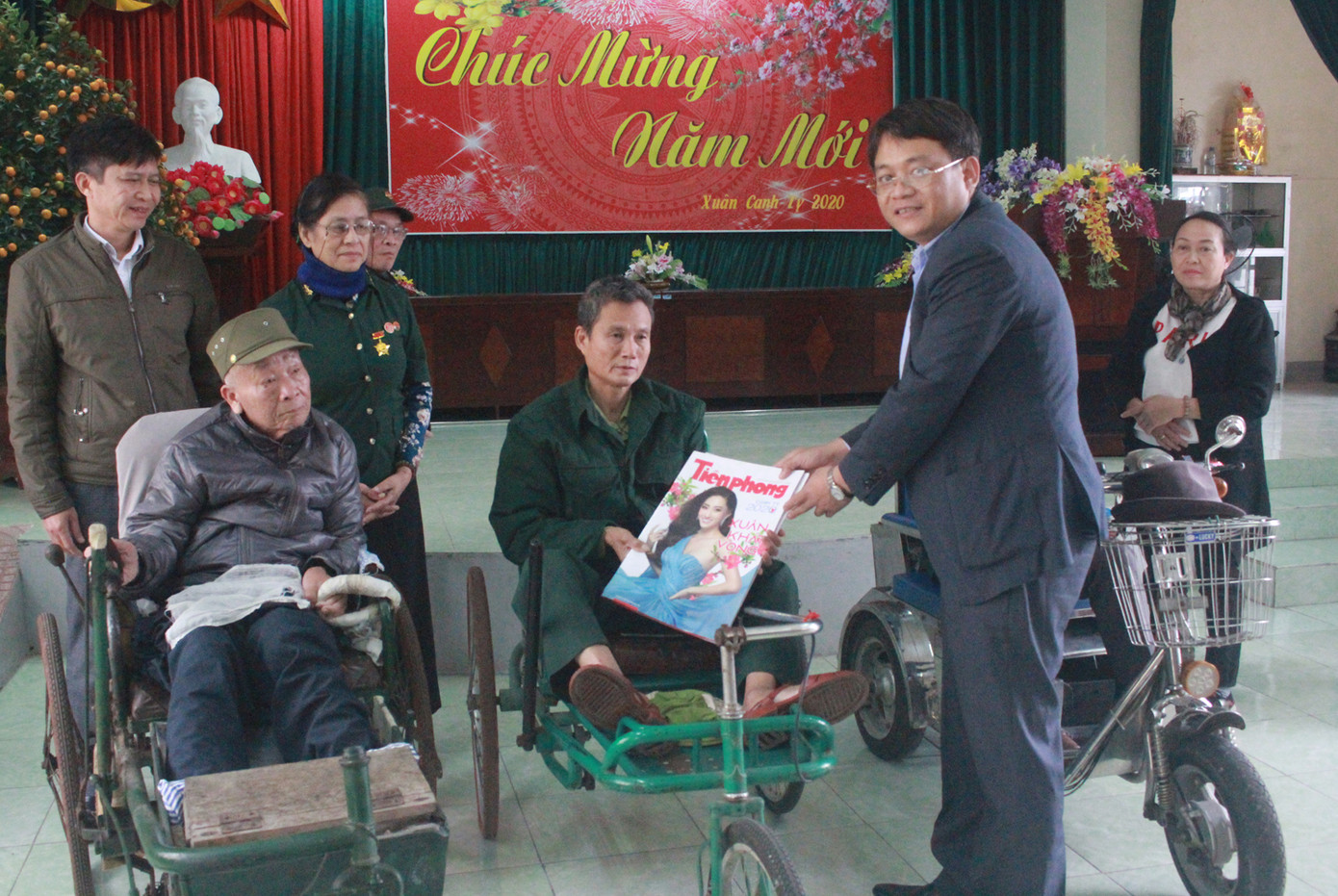 Chúc Tết, trao quà cho thương, bệnh binh tại Ninh Bình và Thái Bình ảnh 11