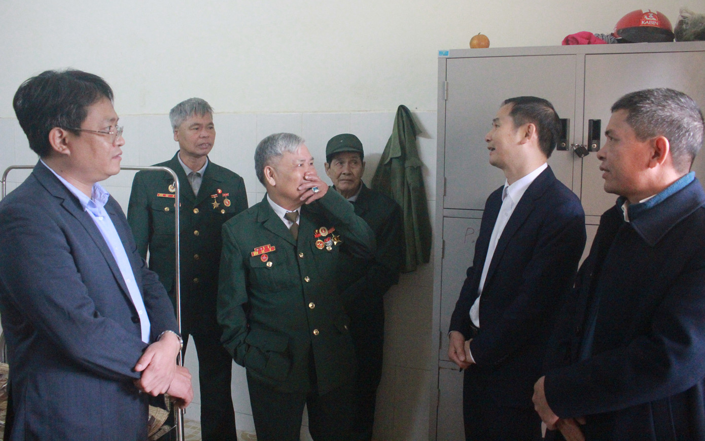 Chúc Tết, trao quà cho thương, bệnh binh tại Ninh Bình và Thái Bình ảnh 6