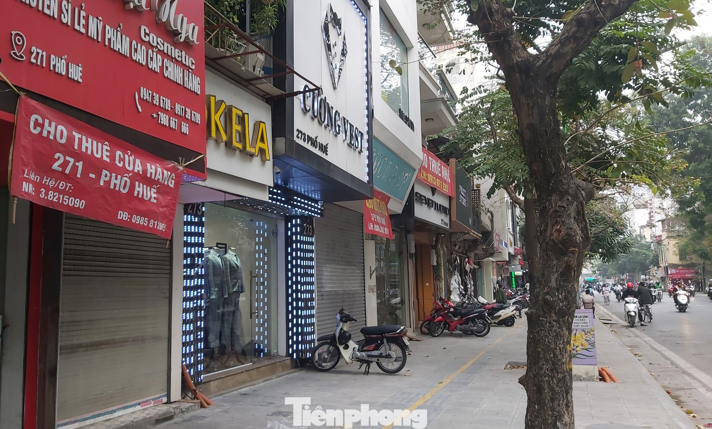Hàng loạt khách sạn, cửa hàng Hà Nội treo biển cho thuê sau Tết ảnh 8