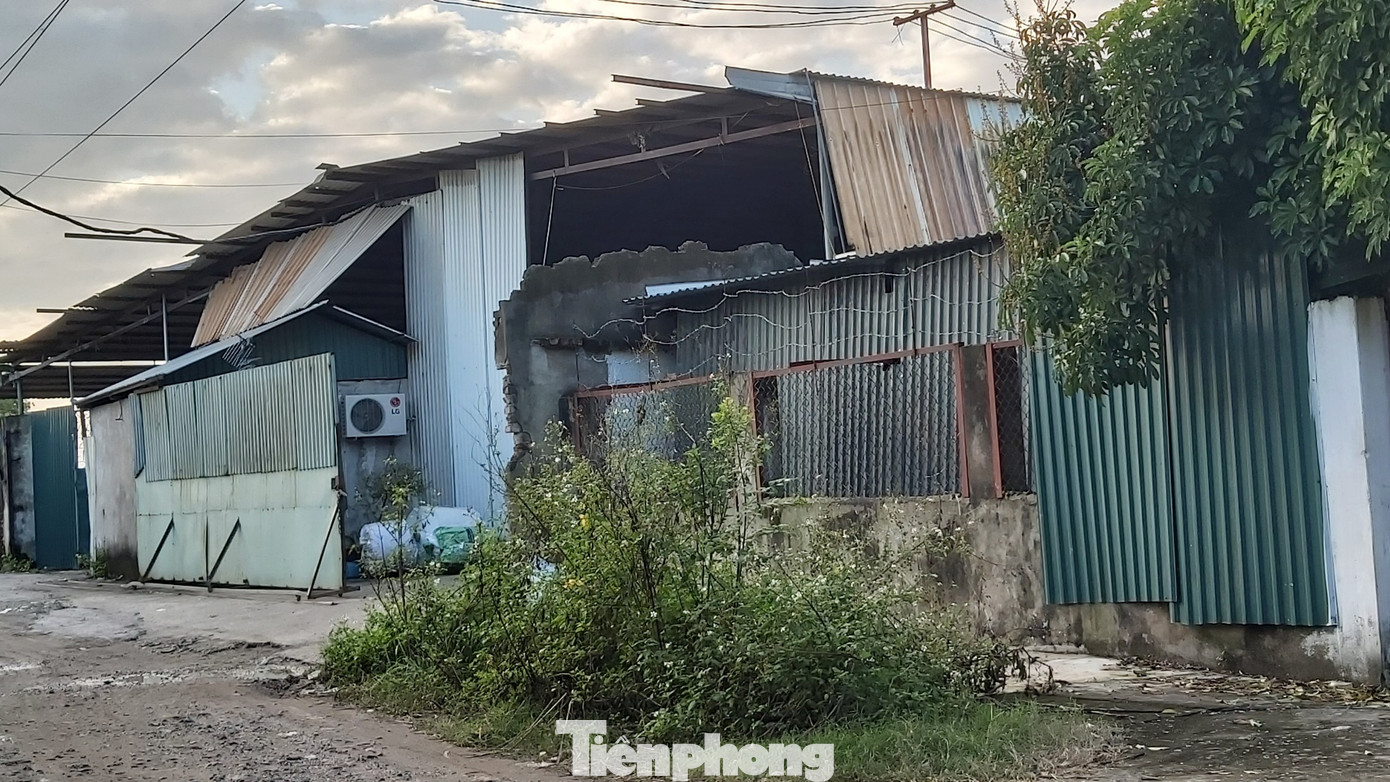 Cận cảnh nhà xưởng ô nhiễm bủa vây trường học, khu dân cư ở Hà Nội ảnh 7