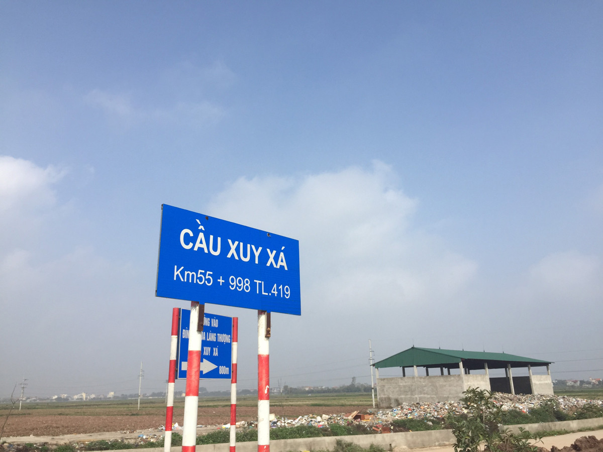 Bãi rác khổng lồ không được xử lý, dân dựng rào chặn xe rác ở Hà Nội ảnh 9