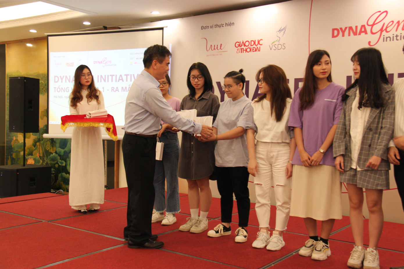 Quỹ Vì tầm vóc Việt đào tạo kỹ năng cho sinh viên: Khóa 1 tốt đẹp, khai mạc khóa 2 ảnh 2