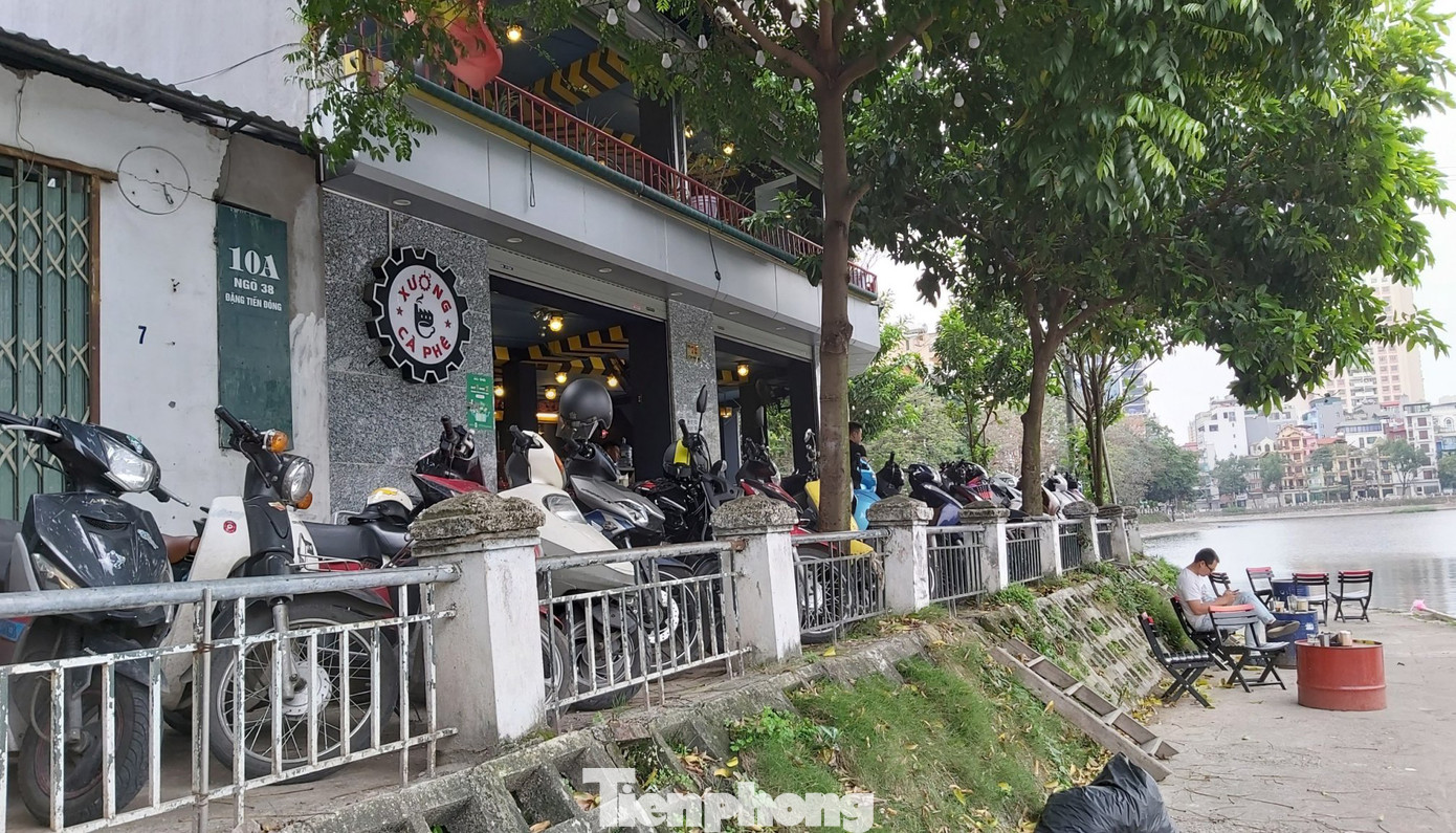 Quán bia ở Hà Nội tràn vỉa hè, đông đúc giữa dịch COVID-19 ảnh 4