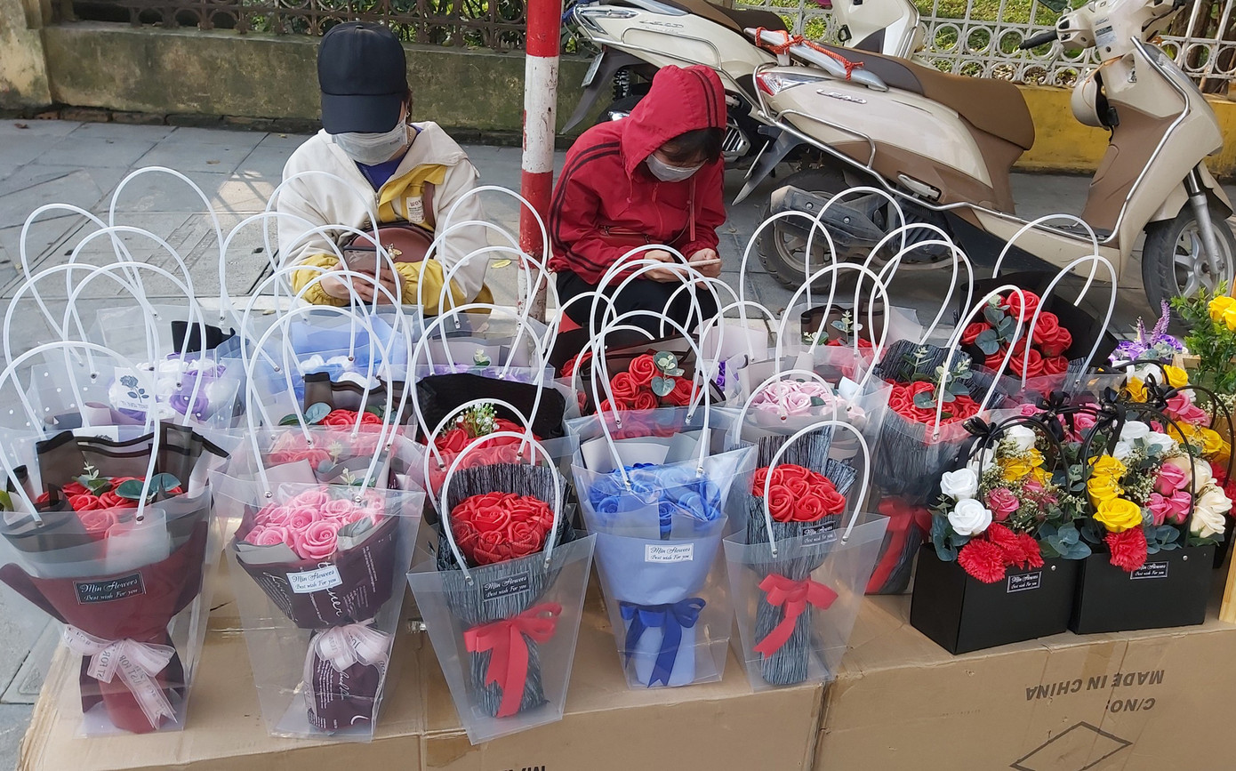 Ngày 8/3, hoa tại Hà Nội giảm giá mạnh vẫn ít người mua ảnh 10