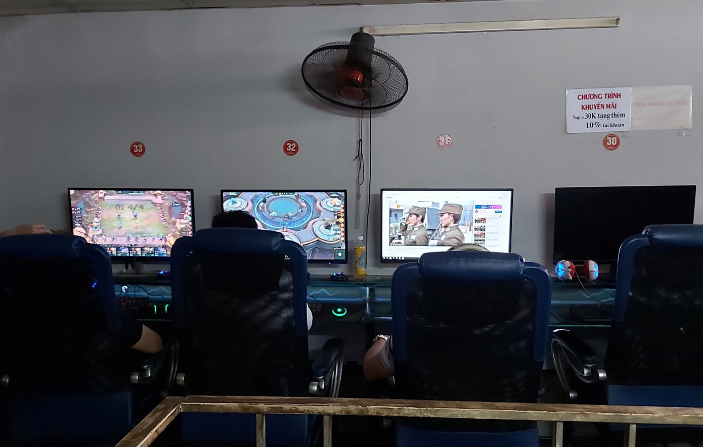 Nhiều quán game vẫn sôi động sau lệnh cấm của Chủ tịch Hà Nội ảnh 10