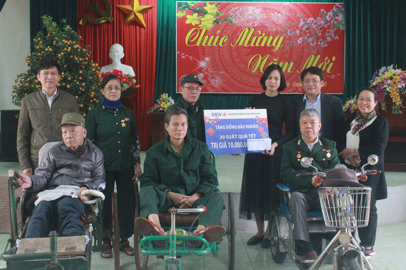 Chúc Tết, trao quà cho thương, bệnh binh tại Ninh Bình và Thái Bình ảnh 9