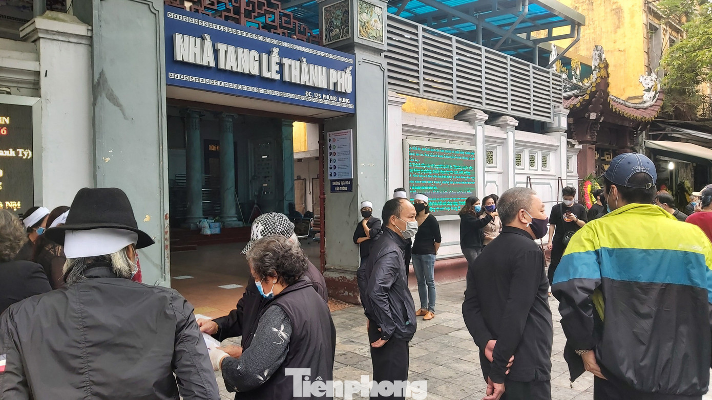 Những đám tang ngắn gọn trong thời gian ‘giãn cách’ chống dịch COVID-19 ở Hà Nội ảnh 4