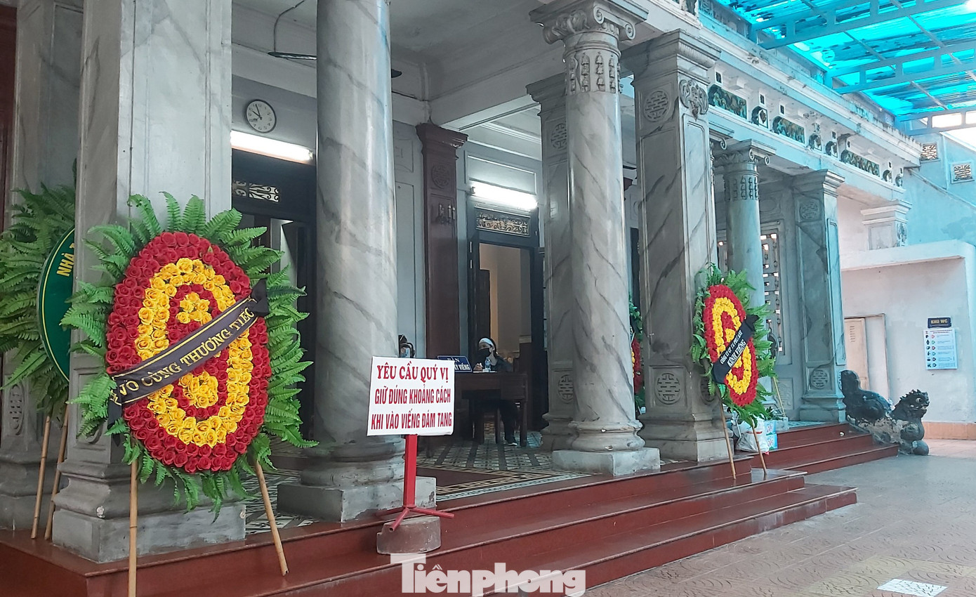 Những đám tang ngắn gọn trong thời gian ‘giãn cách’ chống dịch COVID-19 ở Hà Nội ảnh 2