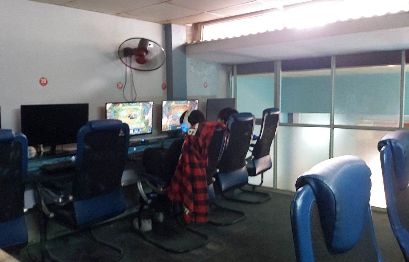 Nhiều quán game vẫn sôi động sau lệnh cấm của Chủ tịch Hà Nội ảnh 9