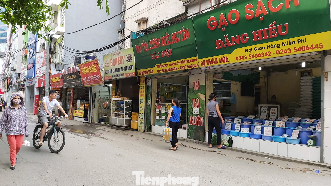 Bất chấp khuyến cáo, trà đá vỉa hè Hà Nội vẫn tấp nập khách ảnh 8